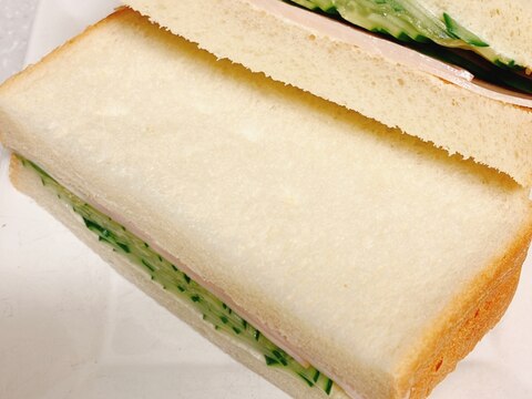 シンプルなものを美味しく〜胡瓜とハムのサンドイッチ